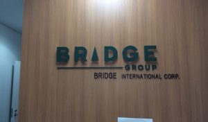 ブリッジインターナショナル初値4920円、公開価格2310円の2.13倍